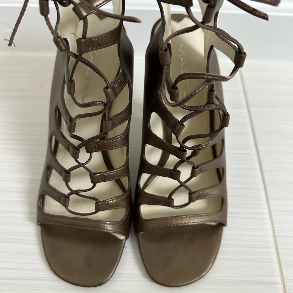 Women’s Via Spiga Bronze Sandals size 6
